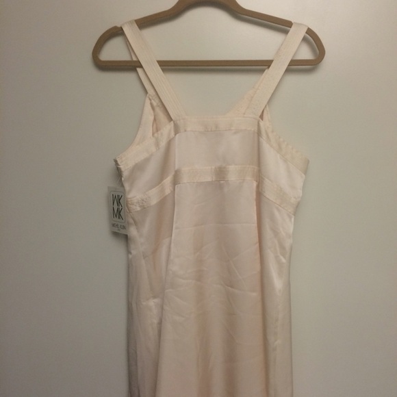 New! Dress- perfect for bridal - Picture 3 of 4